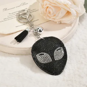 Zwarte strass alien sleutelhanger met kwastje, stijlvolle tassenhanger en leuk cadeau.
