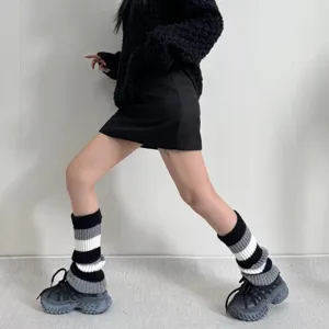 Chauffe-jambes en tricot pour femmes d'hiver chaussettes de mollet rayées accessoires mode