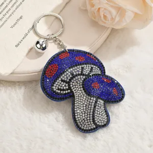 Llavero de setas de diamantes de imitación lindo colgante de bolso brillante cristal