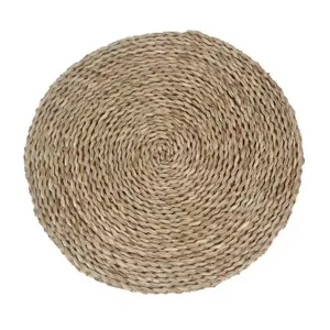 Detailed close-up of natural straw woven round placemat texture, heat resistant table mat.