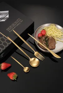 Set di posate in acciaio inossidabile dorato opaco con scatola regalo, elegante.