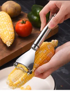 Edelstahl Maiskürbis-Abzieher Detail zeigt scharfe Klinge und ergonomischen Griff beim Schälen.