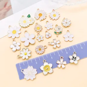 Witte emaille bloem legering bedels hangers voor DIY armbanden sleutelhangers sieraden maken accessoires.