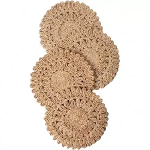 Ronde placemat geweven van maïsstro, rustieke natuurlijke tafelmat voor eetkamer en huisdecoratie.