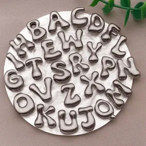 Pendentif breloque alphabet bulle 3D en acier inoxydable pour fabrication bijoux DIY détail