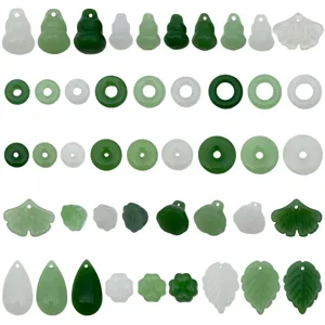 Set de colgantes de vidrio de colores con calabazas, aros, hojas y tréboles para joyería DIY