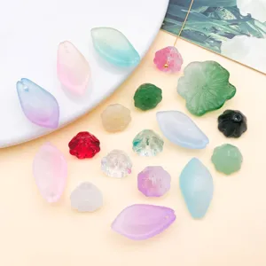 Gradient glazed glass lotus leaf bead details for DIY hairpins and jewelry making accessories.