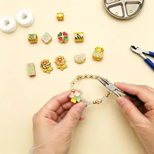 Accessori per gioielli DIY perline d'oro smaltate trifoglio carpa koï distanziatori per bracciali