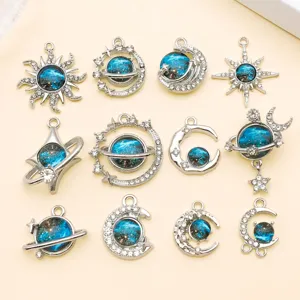Set van 12 droom blauwe planeet maan ster zinklegering DIY hanger ketting sieraden.
