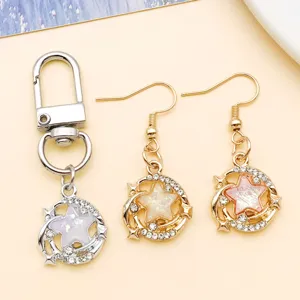 Ensemble de bijoux pendentif lune étoile strass porte-clés boucles d'oreilles en alliage.