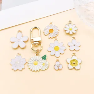 Schattige Emaille Witte Bloem Gelegeerden Hangers DIY Sieraden Sleutelhangers Accessoires