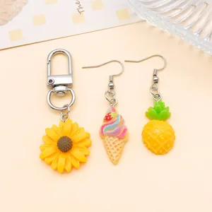 Schattige hars zonnebloem sleutelhanger en fruit oorbellen set voor DIY sieraden.
