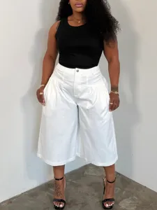Casual wide-leg cropped trousers for women featuring high waist and stylish pleated details.