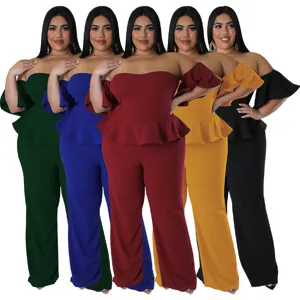 Combinaison pantalon moulante extensible à manches courtes et épaules dénudées grande taille.