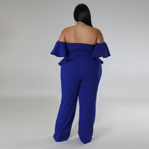 Vue arriere d'une combinaison sexy bleu roi decoupee aux epaules avec jambes larges et volants.