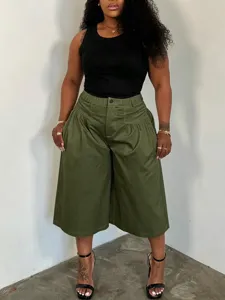 Plus size army green wide leg culottes, loose fit pleated casual pants with elastic waist.
