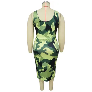 Gedetailleerd aanzicht van de camouflage casual jurk in plus size voor dames.