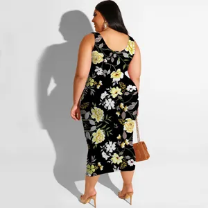 Gedetailleerd overzicht van de zwarte nauwsluitende mouwloze plus size jurk met elegante bloemenprint.