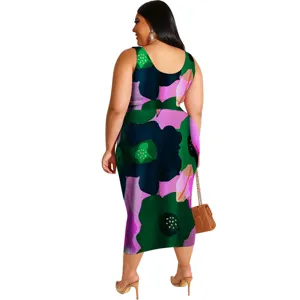 Plus size dames mouwloze bloemenprint midi jurk detail weergave achterkant pasvorm.