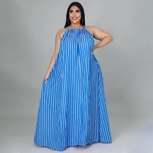 Robe longue maxi dos nu rayée bleu et blanc grande taille, vue détail robe ample.