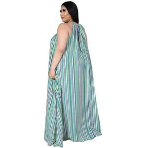 Détails de la robe longue ample à rayures colorées grande taille, vue de côté et coupe.