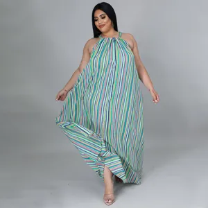 Détail de robe longue ample imprimée à rayures colorées, vêtement décontracté d'été mode.
