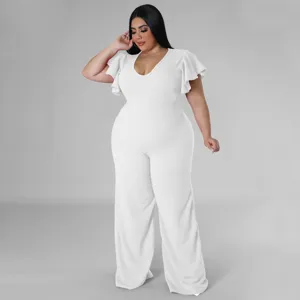 Eleganter weißer Jumpsuit in Übergröße mit V-Ausschnitt und modischem weitem Bein.