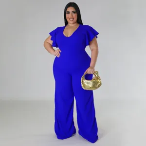 Übergröße Damen Jumpsuit in Blau mit weitem Bein, Rüschenärmeln und elegantem V-Ausschnitt.
