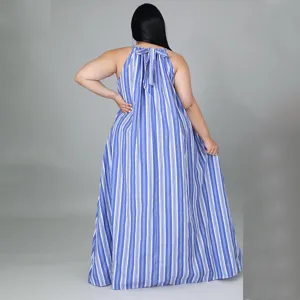 Robe longue dos-nu rayée bleu et blanc pour femmes, grande taille ample et décontractée.