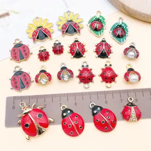 Pendentifs coccinelle en alliage émaillé Accessoires de bijoux DIY pour colliers et bracelets.