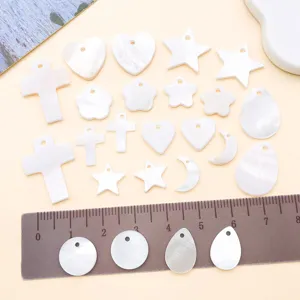 Ciondoli in conchiglia naturale bianca forme assortite foro singolo accessori gioielli