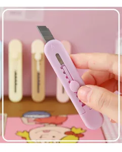 Mini taglierina pastello per aprire pacchi, cutter di cancelleria portatile e carino.
