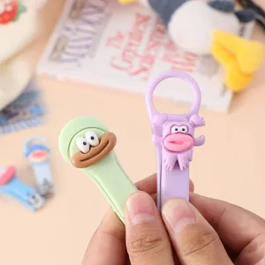Süßes Cartoon-Figuren Klapp-Nagelknipser-Set mit tragbarem Design für die tägliche Maniküre.