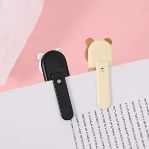 Mini cortador de papel en forma de oso lindo, pequeña cuchilla portátil para la oficina.