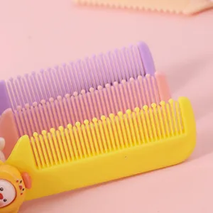 Joli mini peigne de dessin animé mignon, brosse à cheveux portable enfant détail vue