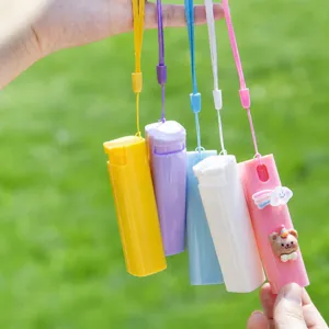 Tragbare Reise-Sprühflasche mit Trageband, buntes nachfüllbares Fläschchen für Kosmetik.