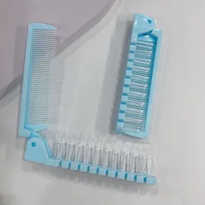 Vue detaillee peigne pliant portable, brosse de voyage 2-en-1 perles massage bleu clair.