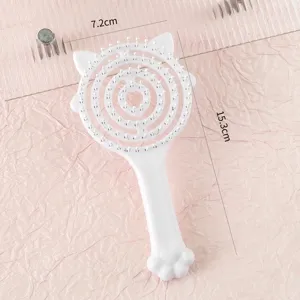 Vue détaillée de la brosse à cheveux patte de chat blanche avec picots de massage et dimensions.