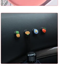 Ganci adesivi per auto carini con design a cartone animato per la conservazione interna.