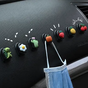 Simpatici ganci adesivi per auto a cartoni animati mini organizzatore da cruscotto per mascherine.
