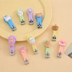 Lindo cortauñas de dibujos animados portátil plegable con estuche protector para mujeres.