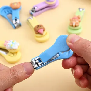 Detalle de cortaúñas plegable lindo, diseño antideslizante herramienta de manicura.