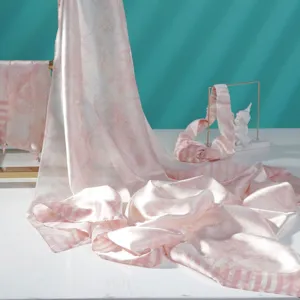 Sciarpa in seta stampata toile de jouy rosa elegante e leggera scialle alla moda