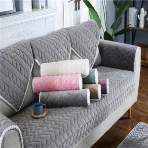 Dicke Plüsch Sofakissen Set mit gesteppt Blatt Design und passenden Kissen für gemütlichen Winter.