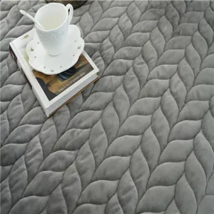 Detalle de primer plano de suave alfombra de ventana de terciopelo cristal gris con relieve.