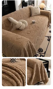 Dettaglio copridivano in peluche solido spesso, motivo jacquard strutturato per decorazioni.