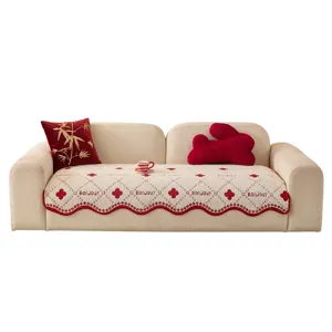 Cloud-Textur Sofabezug mit Wellenrand, kariertem Design und roten Klee-Motiven für das Wohnzimmer.