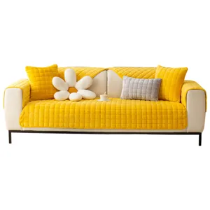 Dopamin Stil verdickte gesteppte Sofaabdeckung, gelbe Plüsch Sofabezug für das schöne Wohnzimmer.