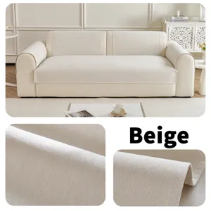Vue détaillée de la housse de canapé en chenille au tissu doux et texturé dans un élégant beige.