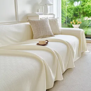 Moderne beige Eisseide Sofabezug mit geometrischem Muster, atmungsaktiv und rutschfest.